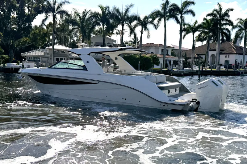 Slide: The Image of Sea Ray SLX 400 Outboard 2026 - 7