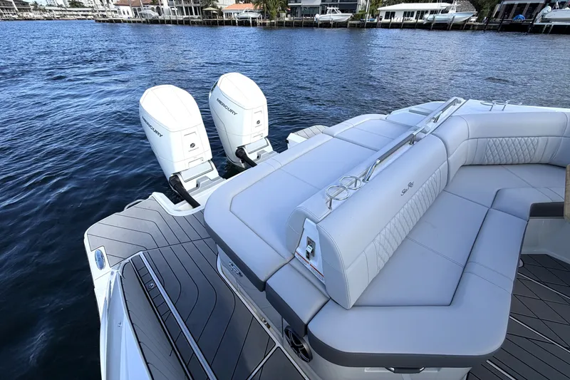 Slide: The Image of Sea Ray SLX 400 Outboard 2026 - 9