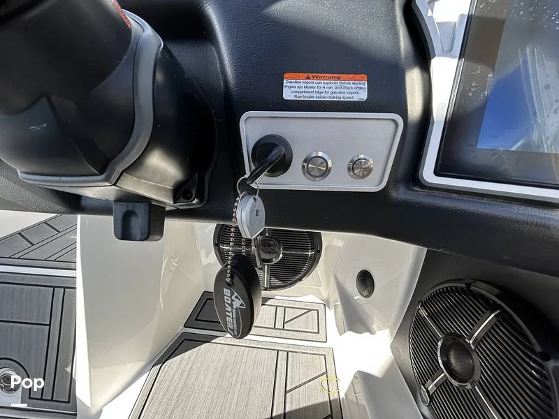 Slide: The Image of Tige 23RZX 2021 - 14943062