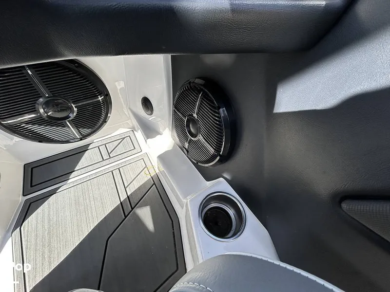 Slide: The Image of Tige 23RZX 2021 - 14943063