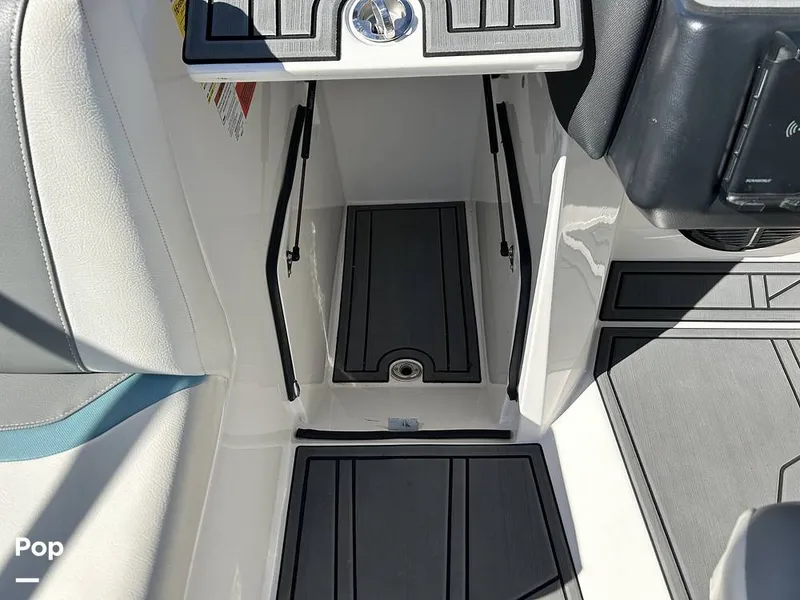 Slide: The Image of Tige 23RZX 2021 - 14943065