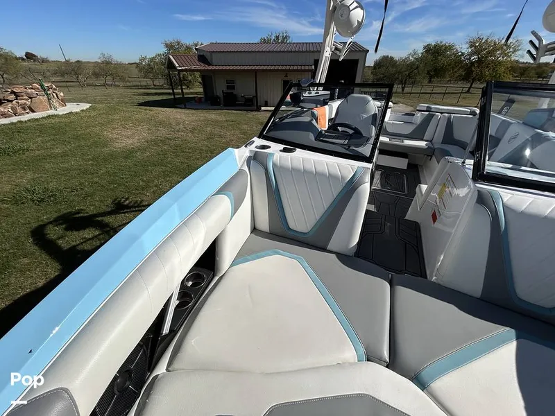 Slide: The Image of Tige 23RZX 2021 - 14943076