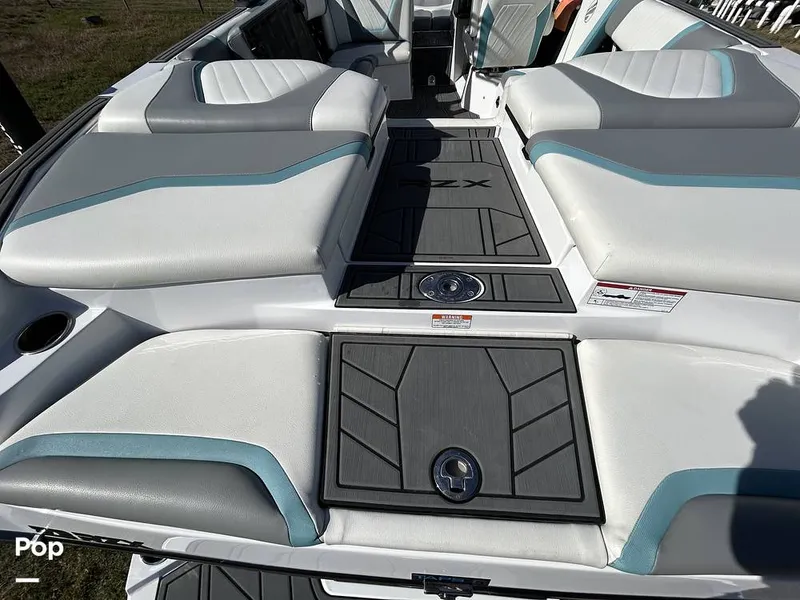 Slide: The Image of Tige 23RZX 2021 - 14943018