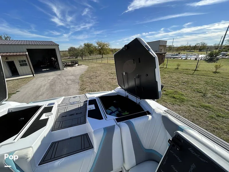 Slide: The Image of Tige 23RZX 2021 - 14943020