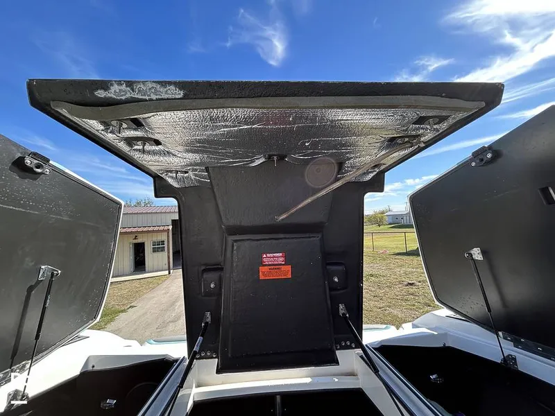 Slide: The Image of Tige 23RZX 2021 - 14943037