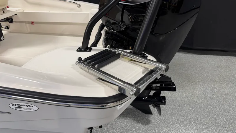 Slide: The Image of Boston Whaler 160 Super Sport 2026 - 11