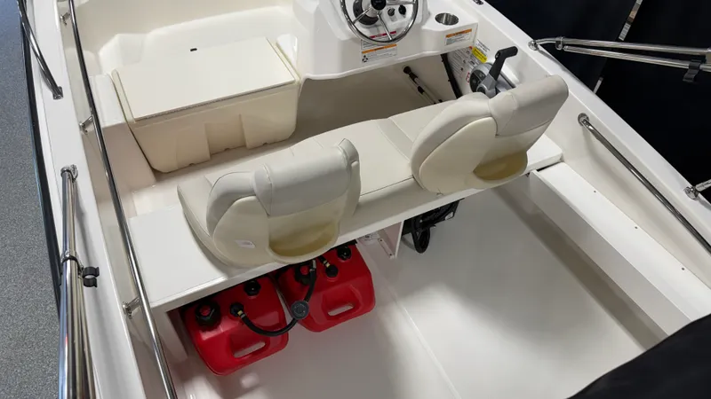 Slide: The Image of Boston Whaler 160 Super Sport 2026 - 16