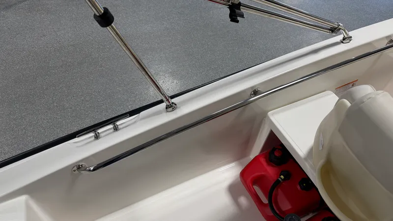 Slide: The Image of Boston Whaler 160 Super Sport 2026 - 18