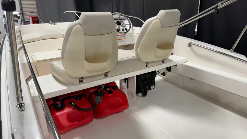 Slide: The Image of Boston Whaler 160 Super Sport 2026 - 19