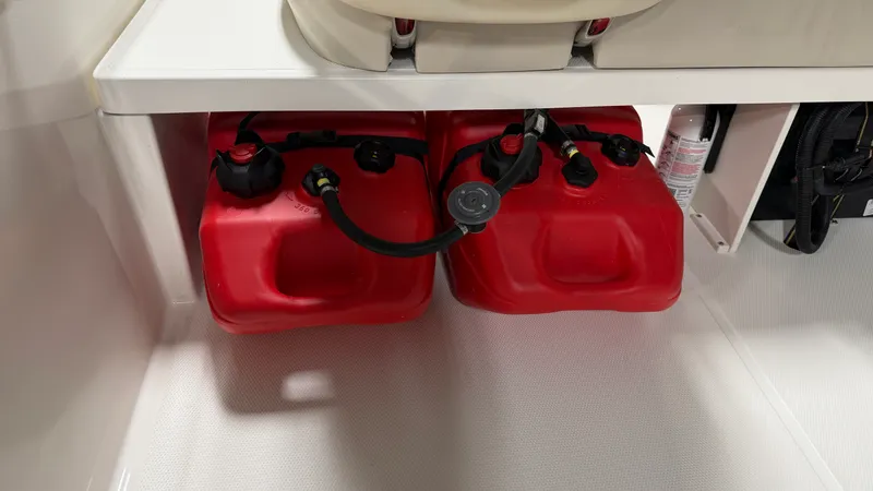 Slide: The Image of Boston Whaler 160 Super Sport 2026 - 20