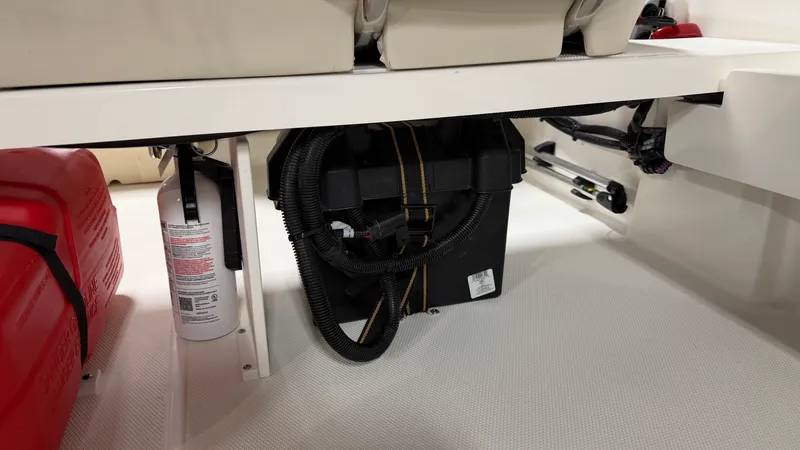 Slide: The Image of Boston Whaler 160 Super Sport 2026 - 22