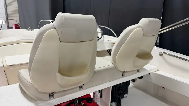 Slide: The Image of Boston Whaler 160 Super Sport 2026 - 23