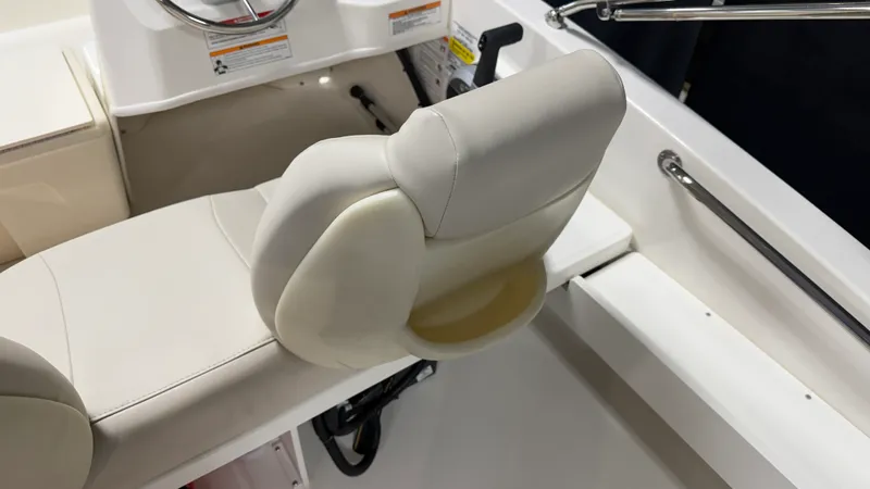 Slide: The Image of Boston Whaler 160 Super Sport 2026 - 25