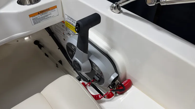 Slide: The Image of Boston Whaler 160 Super Sport 2026 - 29