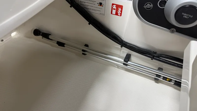 Slide: The Image of Boston Whaler 160 Super Sport 2026 - 30