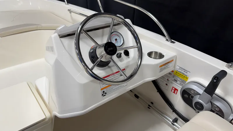 Slide: The Image of Boston Whaler 160 Super Sport 2026 - 31