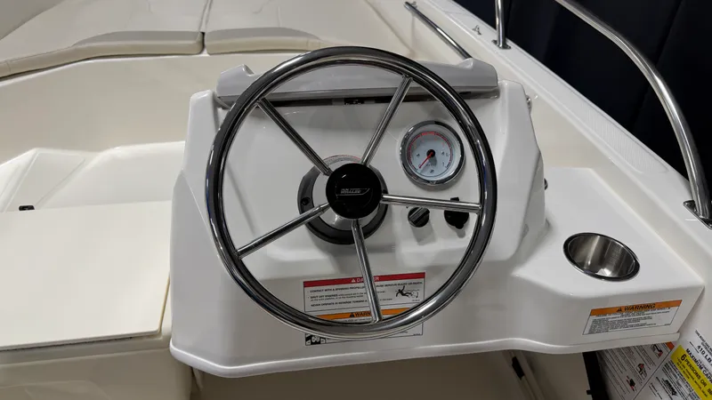 Slide: The Image of Boston Whaler 160 Super Sport 2026 - 32