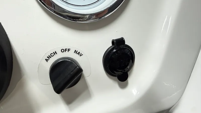 Slide: The Image of Boston Whaler 160 Super Sport 2026 - 33