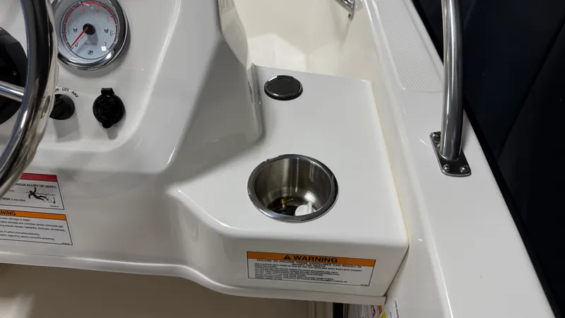 Slide: The Image of Boston Whaler 160 Super Sport 2026 - 35