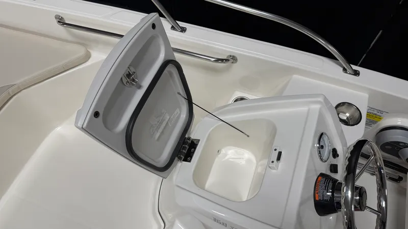 Slide: The Image of Boston Whaler 160 Super Sport 2026 - 37