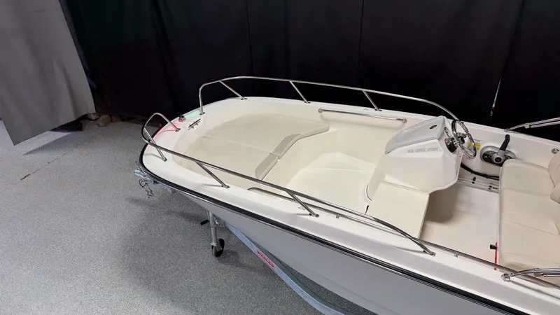 Slide: The Image of Boston Whaler 160 Super Sport 2026 - 4