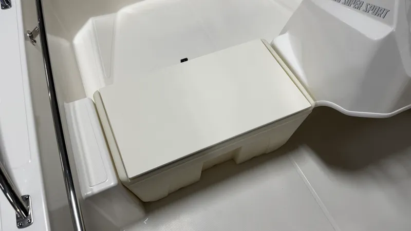 Slide: The Image of Boston Whaler 160 Super Sport 2026 - 40