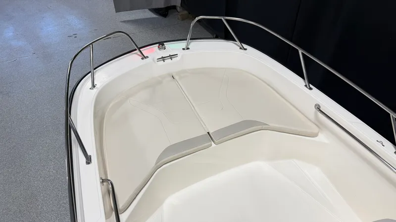 Slide: The Image of Boston Whaler 160 Super Sport 2026 - 43