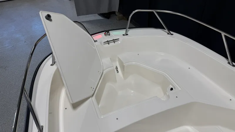 Slide: The Image of Boston Whaler 160 Super Sport 2026 - 46