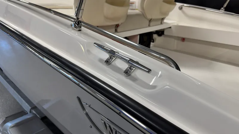 Slide: The Image of Boston Whaler 160 Super Sport 2026 - 48