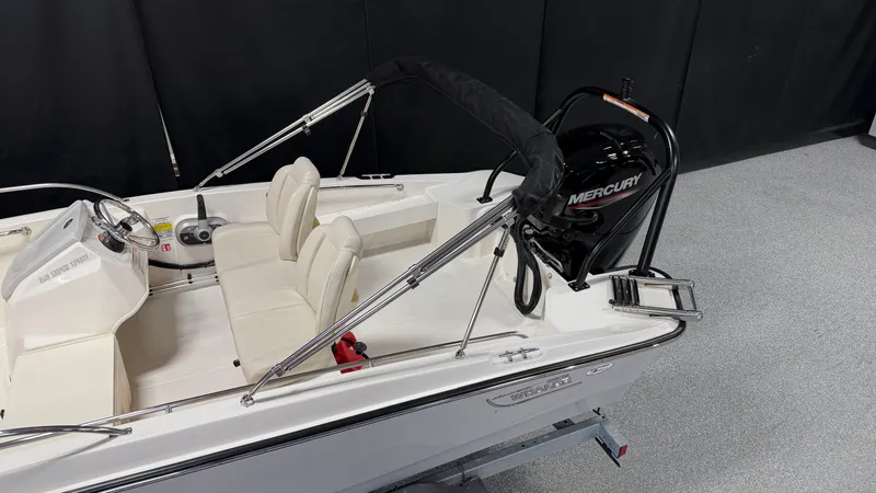 Slide: The Image of Boston Whaler 160 Super Sport 2026 - 6