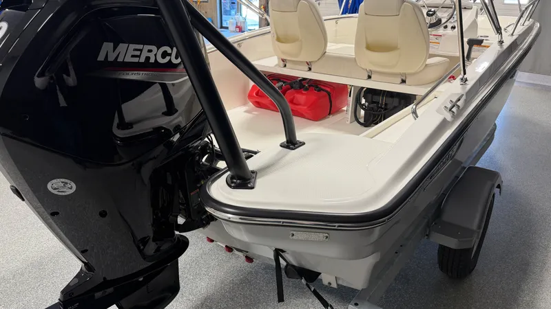 Slide: The Image of Boston Whaler 160 Super Sport 2026 - 9