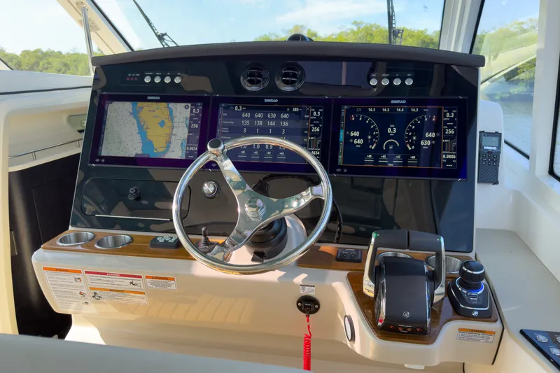 Slide: The Image of Boston Whaler 380 Realm 2026 - 13