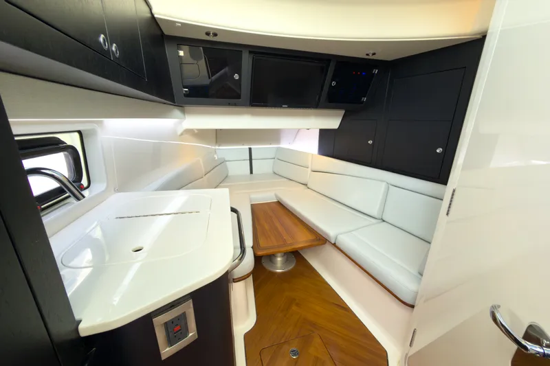 Slide: The Image of Boston Whaler 380 Realm 2026 - 17