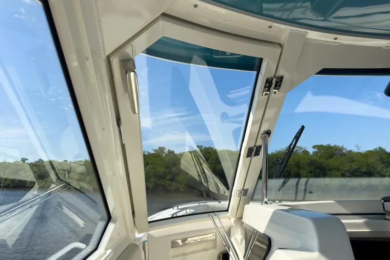 Slide: The Image of Boston Whaler 380 Realm 2026 - 24