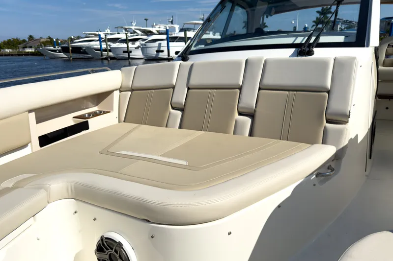 Slide: The Image of Boston Whaler 380 Realm 2026 - 26