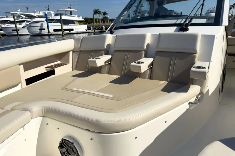 Slide: The Image of Boston Whaler 380 Realm 2026 - 28