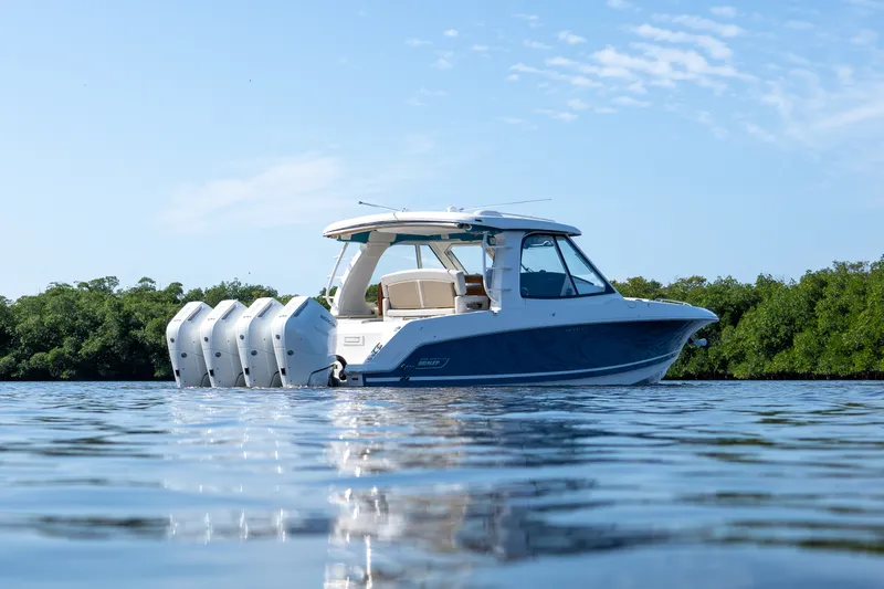 Slide: The Image of Boston Whaler 380 Realm 2026 - 3