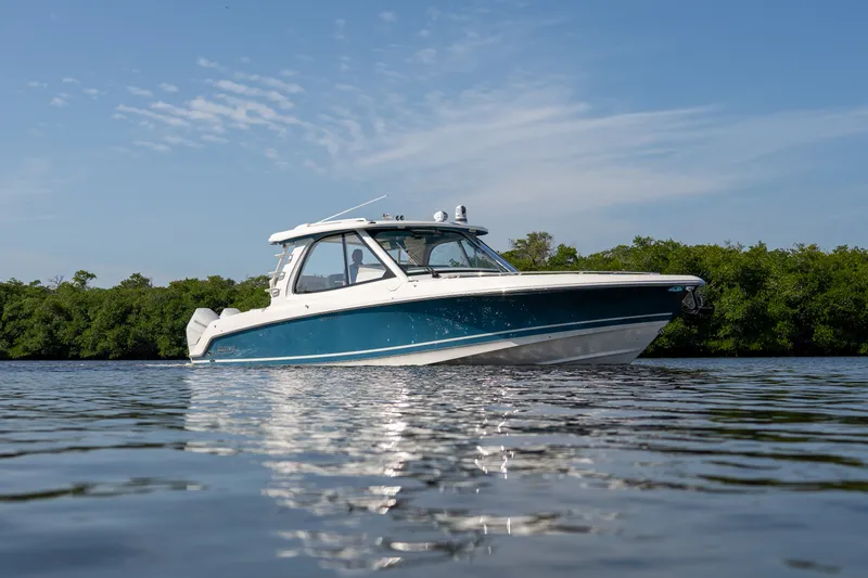 Slide: The Image of Boston Whaler 380 Realm 2026 - 31