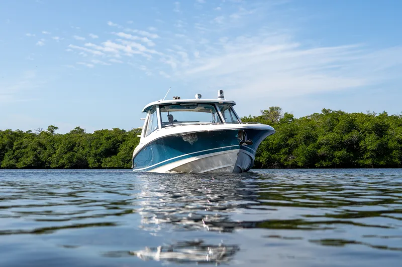 Slide: The Image of Boston Whaler 380 Realm 2026 - 33