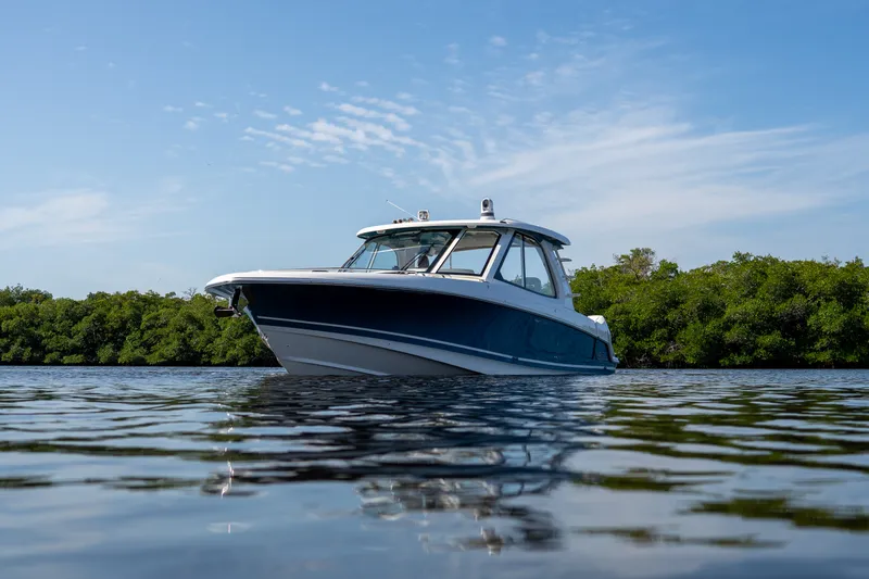 Slide: The Image of Boston Whaler 380 Realm 2026 - 35