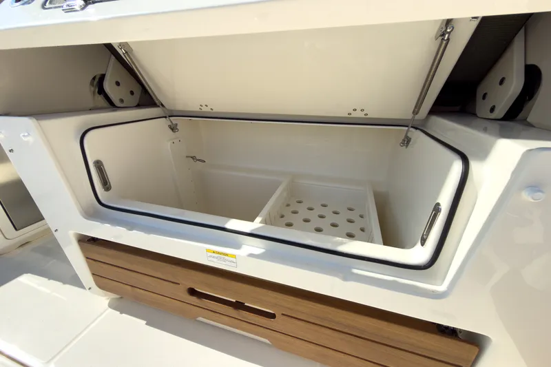 Slide: The Image of Boston Whaler 380 Realm 2026 - 8