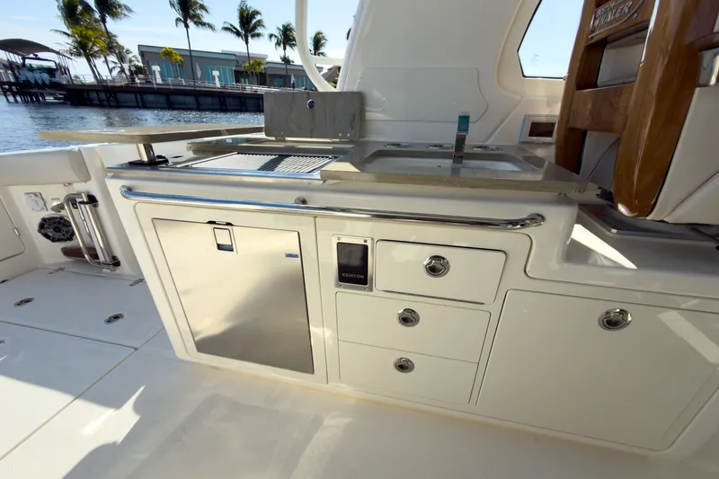 Slide: The Image of Boston Whaler 380 Realm 2026 - 9