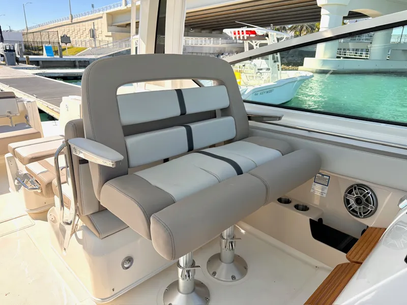 Slide: The Image of Boston Whaler 330 Vantage 2026 - 11