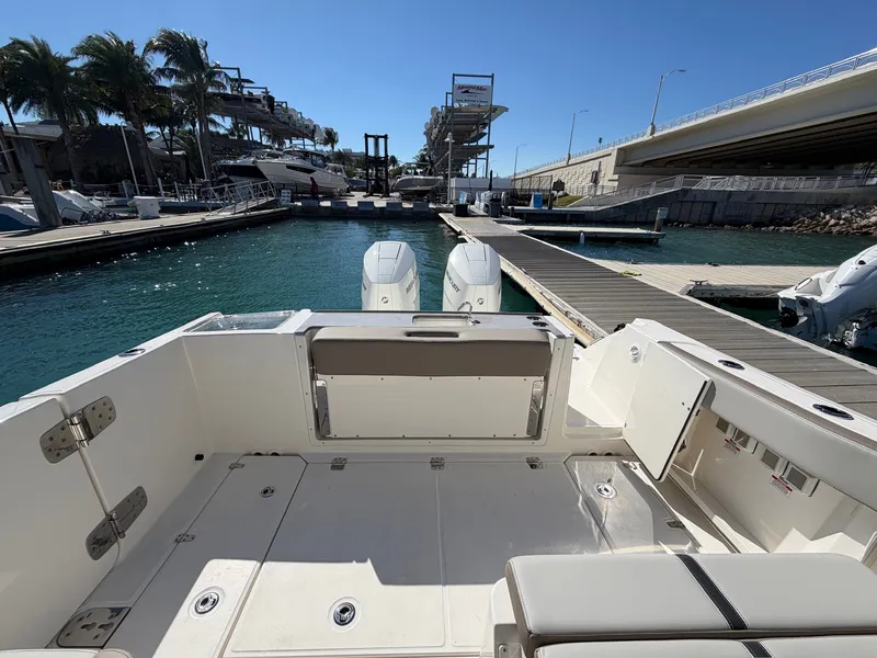Slide: The Image of Boston Whaler 330 Vantage 2026 - 17