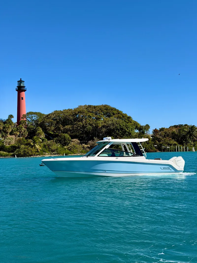 Slide: The Image of Boston Whaler 330 Vantage 2026 - 2