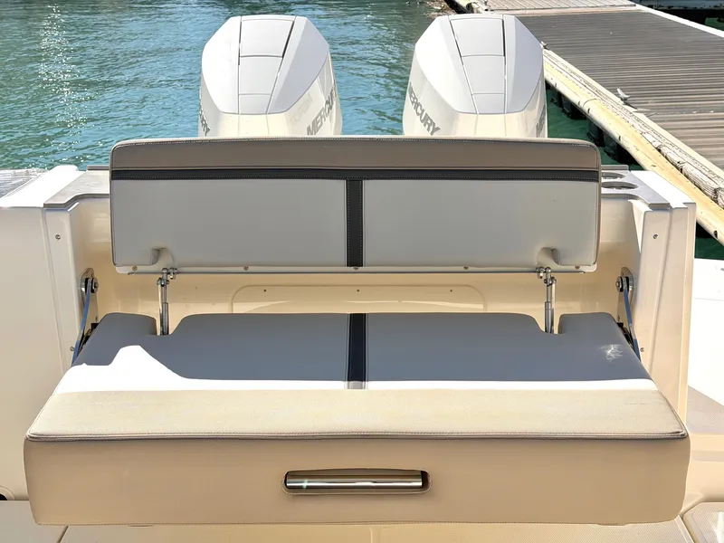 Slide: The Image of Boston Whaler 330 Vantage 2026 - 27