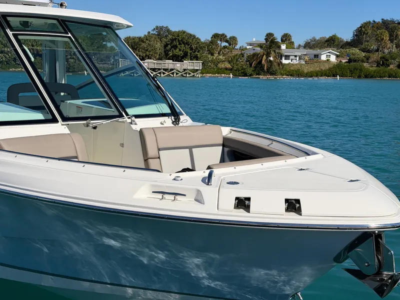 Slide: The Image of Boston Whaler 330 Vantage 2026 - 31