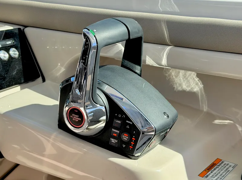 Slide: The Image of Boston Whaler 330 Vantage 2026 - 36