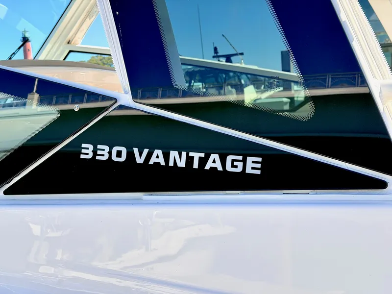 Slide: The Image of Boston Whaler 330 Vantage 2026 - 43