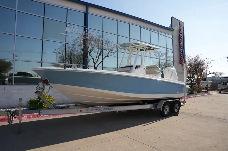 Slide: The Image of Boston Whaler 250 Dauntless 2026 - 1